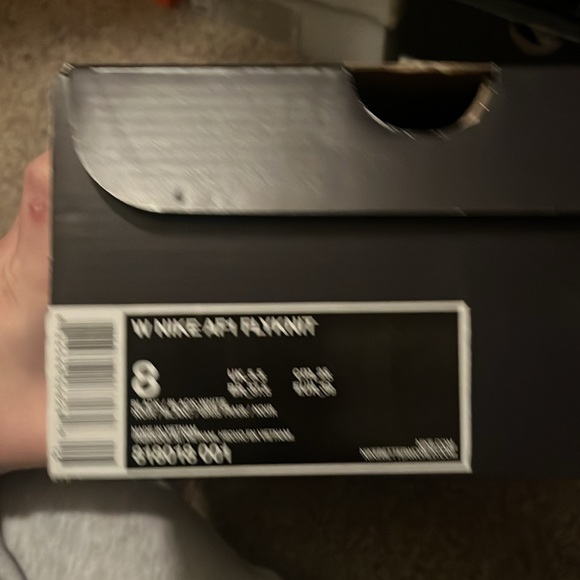 Nike Air Force 1 Flyknit (8W) - Picture 9 of 10